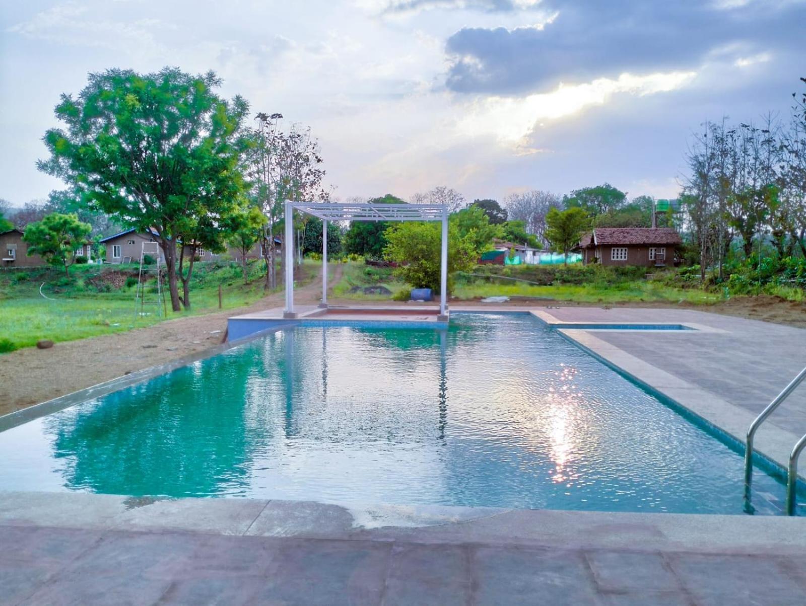 Wow Stayz2 Pachmarhi Foothill Cottages Exterior photo